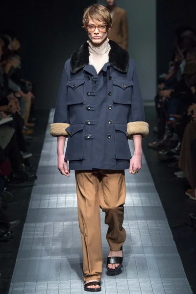 Look 25